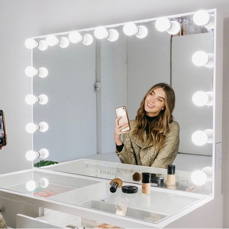 Espejo de maquillaje con luz LED: deslumbra con un look impecable